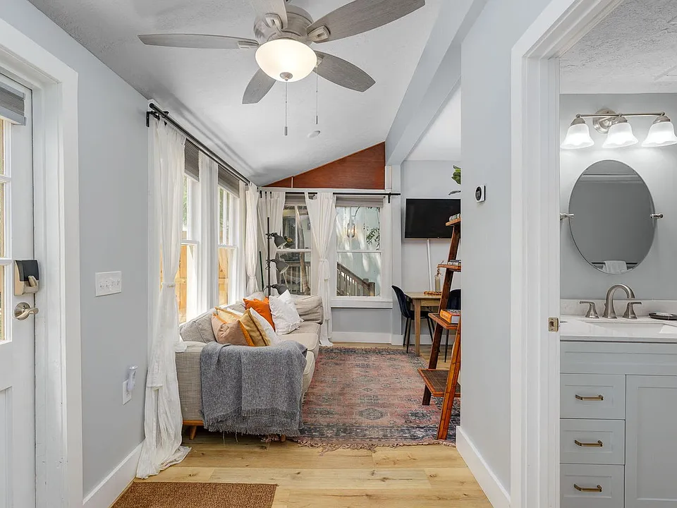 59 Cuna St #ID1281921P