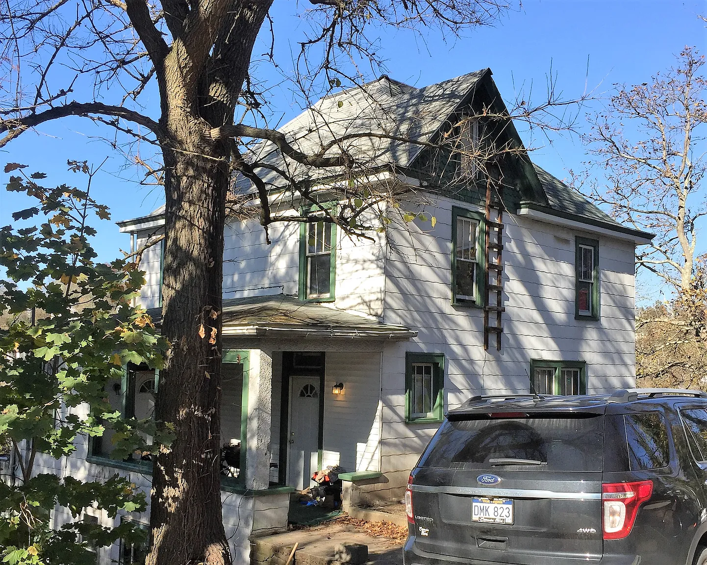 922 College Ave photo 1