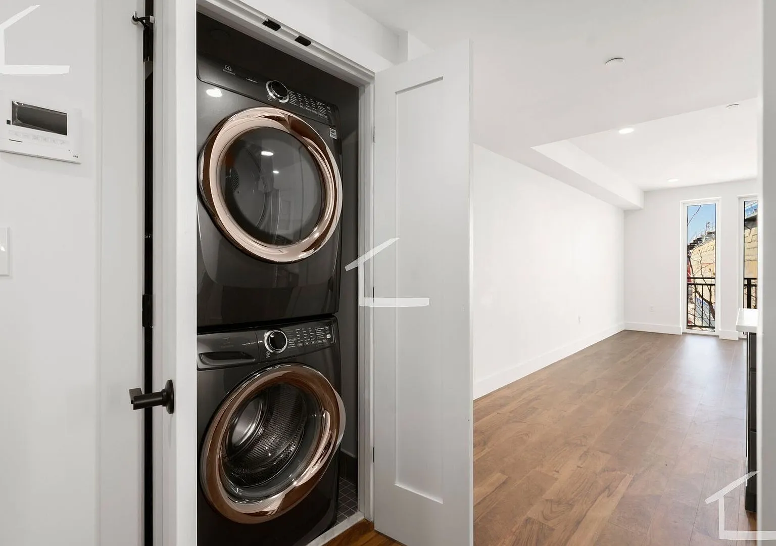Unique 3 bed Avail for 8/1/26 or 9/1. Don't miss — Photo 3