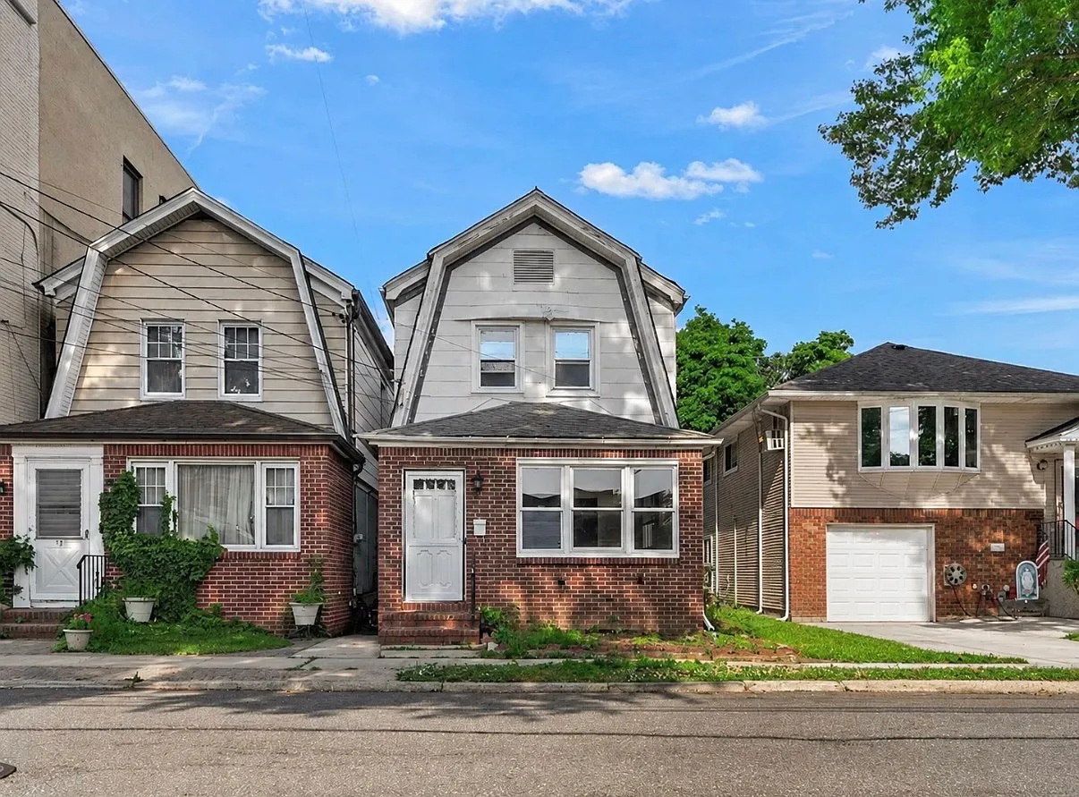 3 bed, 1.5 bath, $4,700 — Photo 1