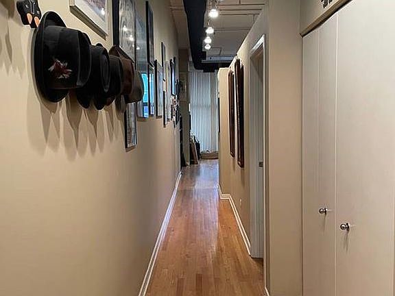 3rd image of 547 S Clark St APT 305
