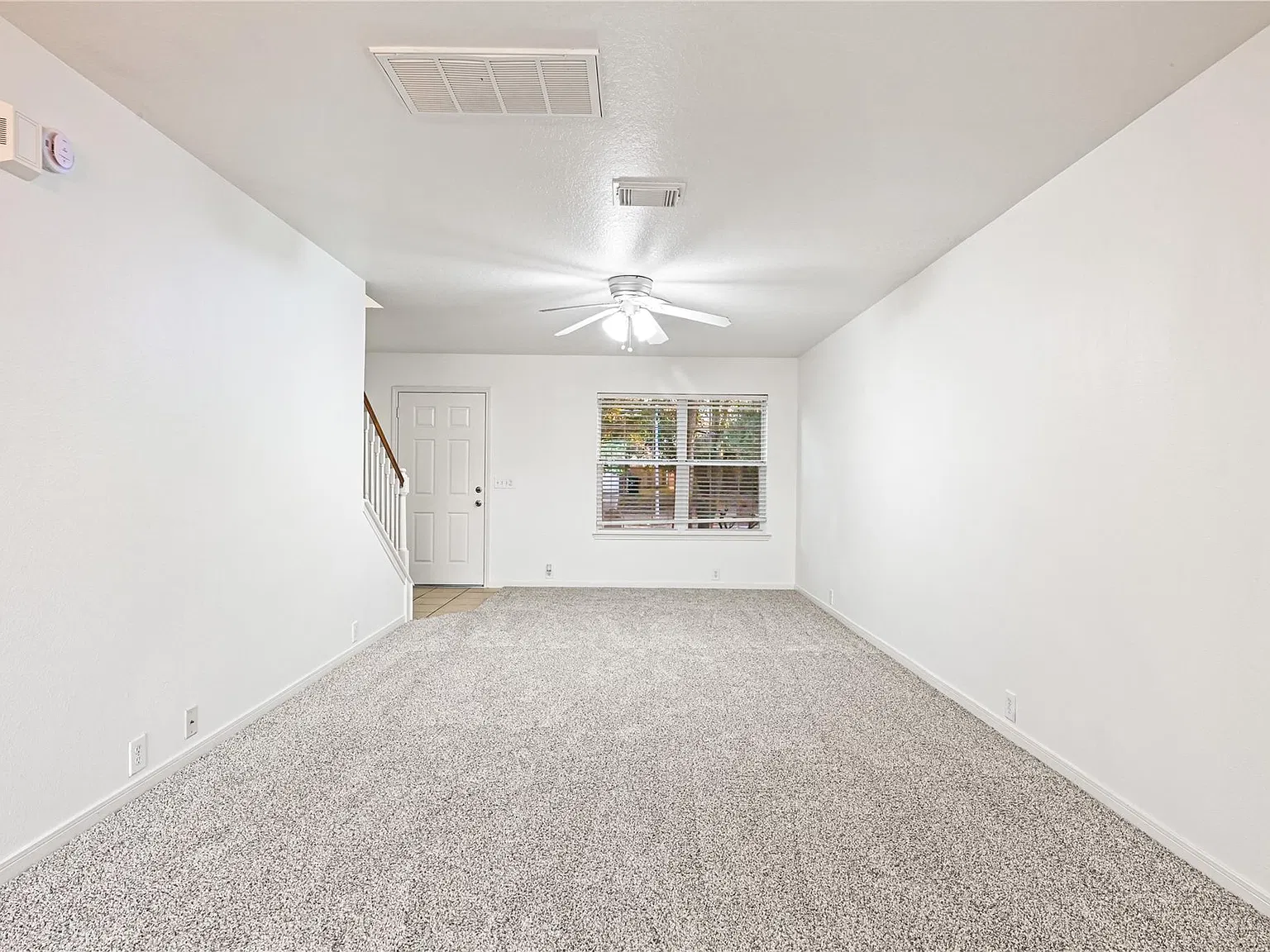 3 bed, 2.5 bath, 1910 sqft, $1,999 — Photo 4