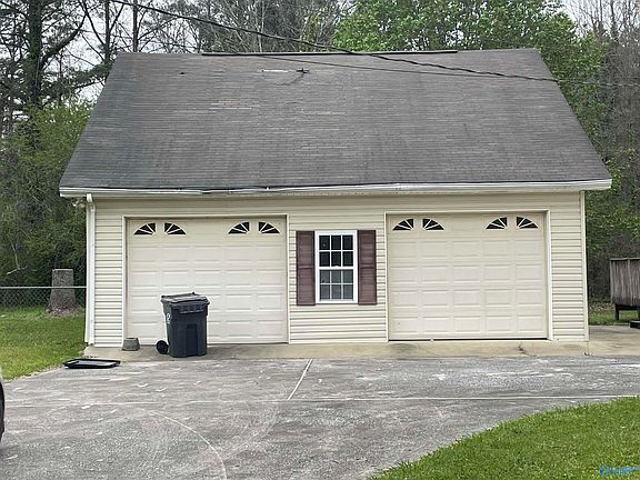 2nd image of 1421 Cove Creek Dr E