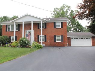 3 Finch Ct, Latham, NY 12110