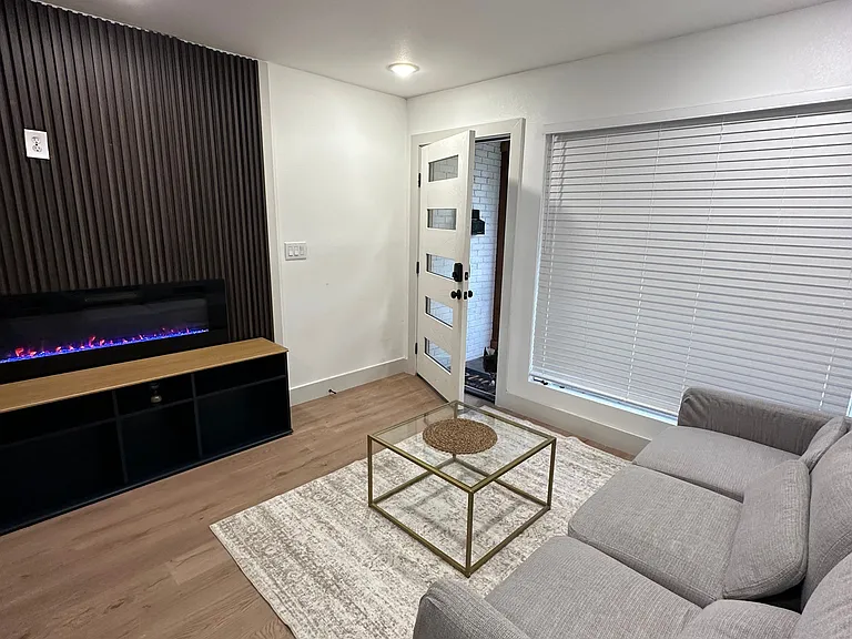 1219 Adelaide Dr — Photo 6