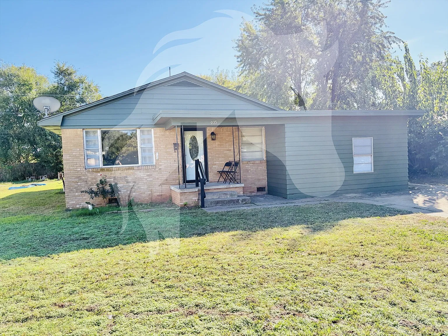 4 bed, 2.5 bath, $1,300 — Photo 1