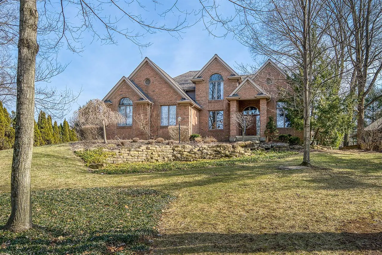 4090 Oxford Dr photo 1