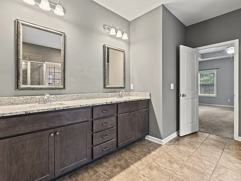 830 W Richland Cir — Photo 15