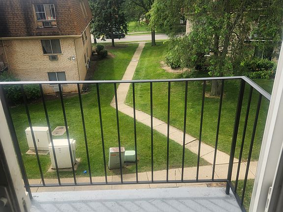 2nd image of 238 Shorewood Dr APT 2A