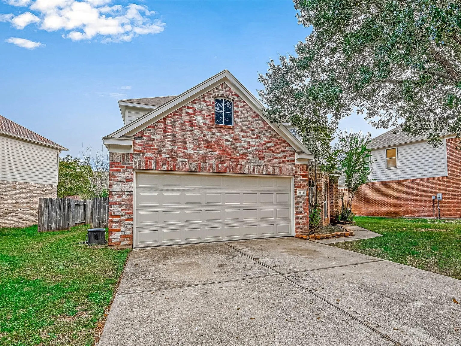 4 bed, 2.5 bath, 2639 sqft, $2,500 — Photo 3