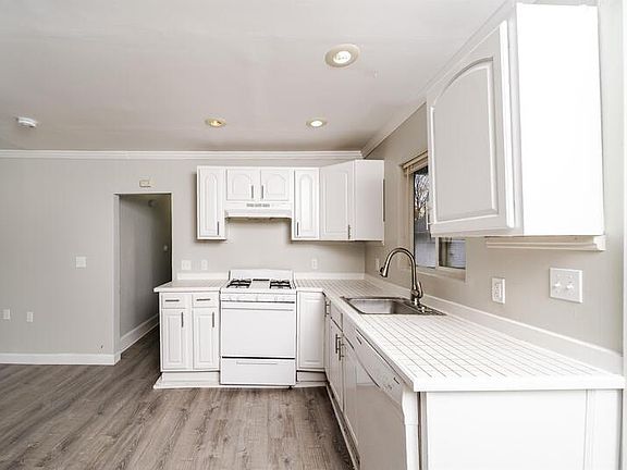 4th image of 20 Vandenburgh Ave
