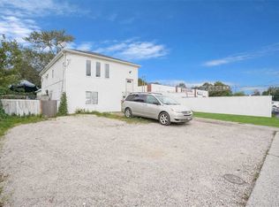15 Pine Aire Dr, Bay Shore, NY 11706
