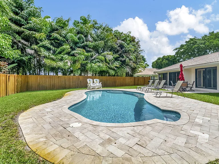 804 Foxpointe Cir — Photo 41