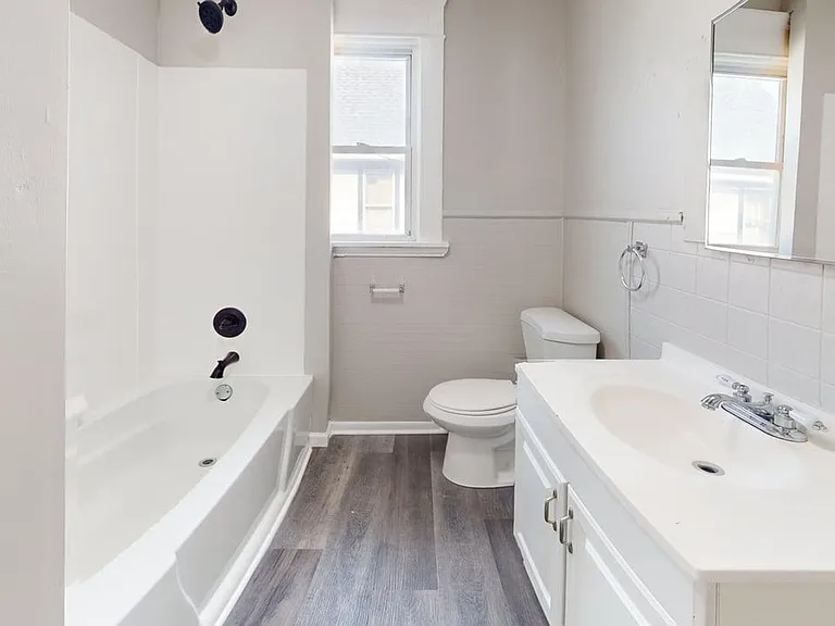 1116 Laird St — Photo 2