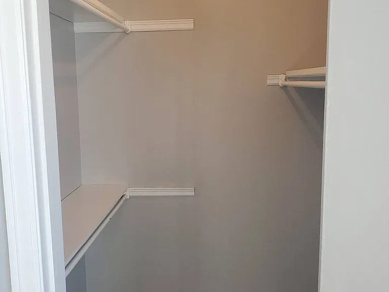 Stratford East Apartments — Photo 38