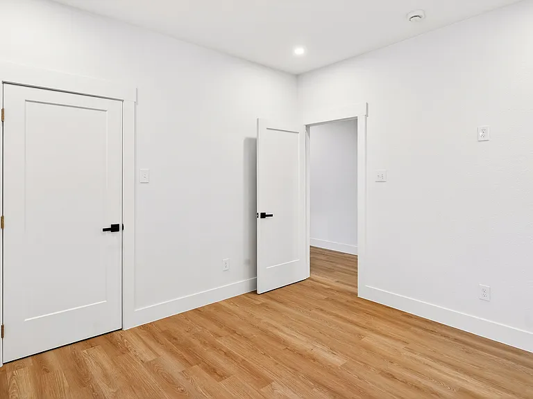 435 W 9th St #C — Photo 5