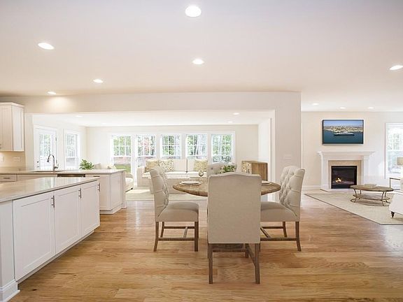 3rd image of 32 Woodlot Dr Lot 10