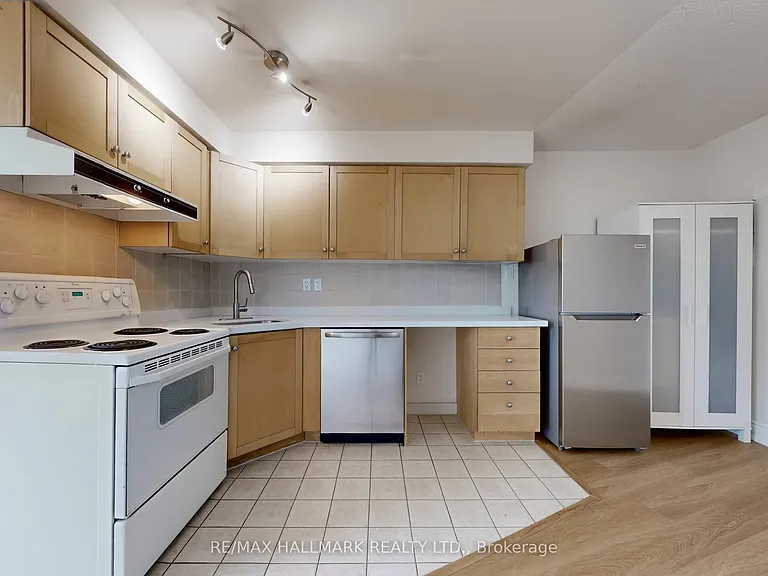 650 Queens Quay W #1121 — Photo 10