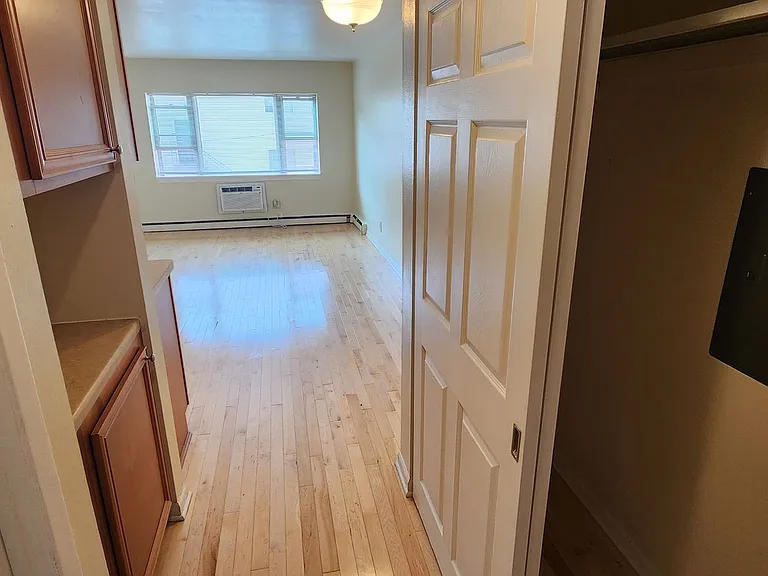2030 N Oakland Ave — Photo 7