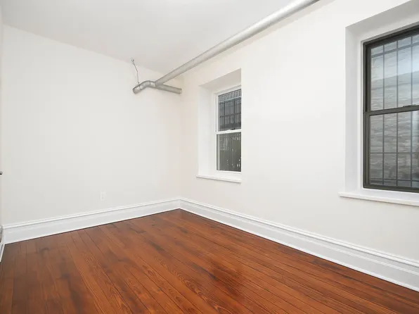 2333 Loring Place North image 4 of 8