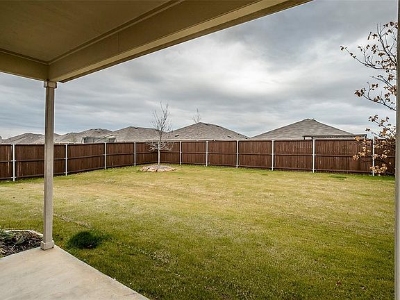3rd image of 1829 Waggoner Dr
