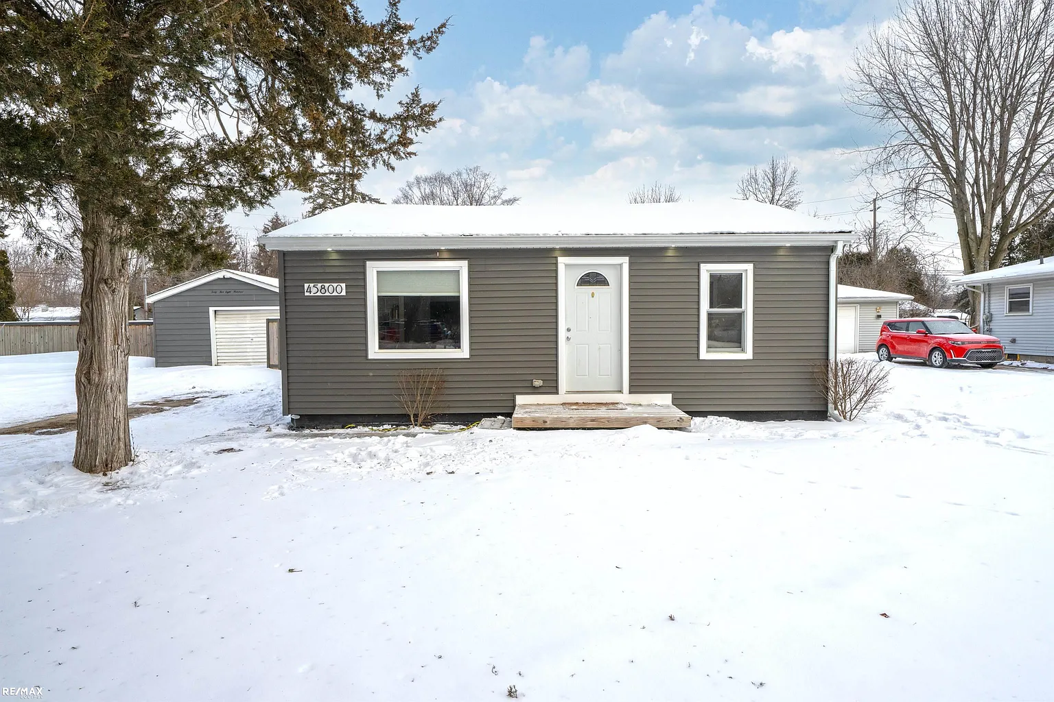 45800 Hull Rd photo 1