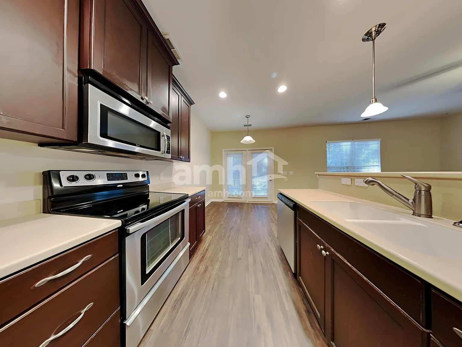 3 bed, 2.5 bath, 1968 sqft, $2,410 — Photo 4