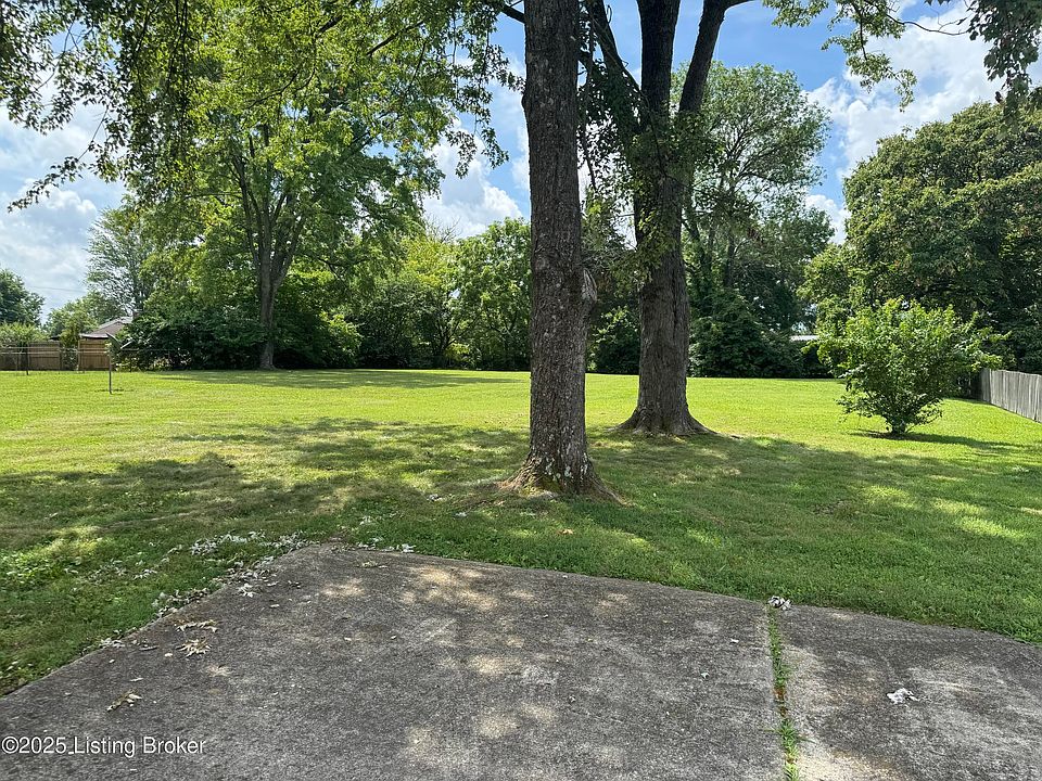 2nd image of 818 Echo Bridge Rd