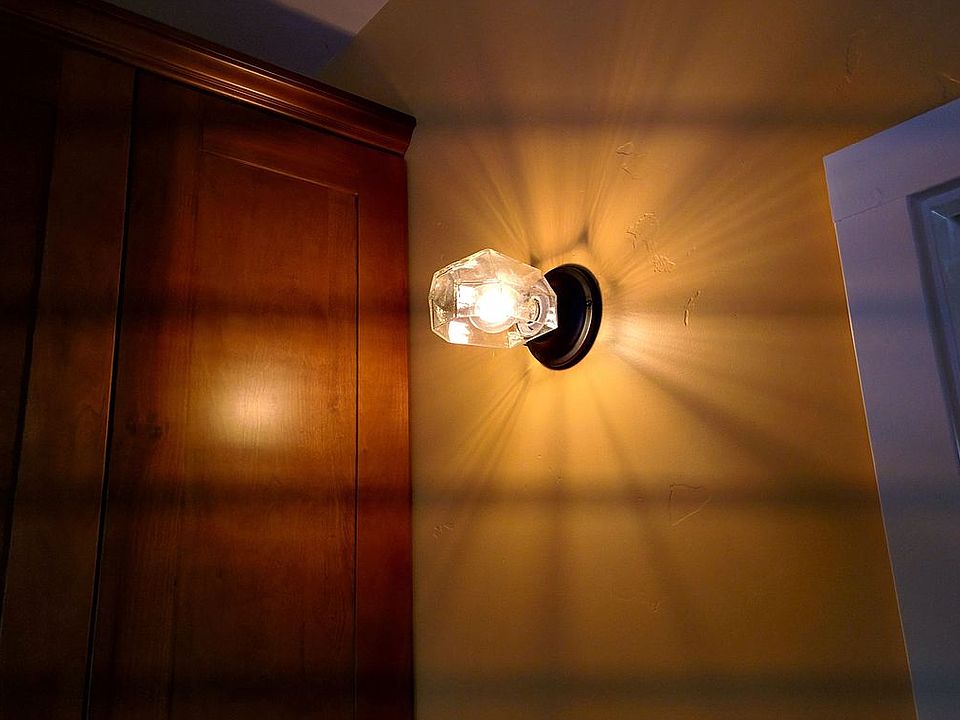 2nd image of 1068 Fairview Ave