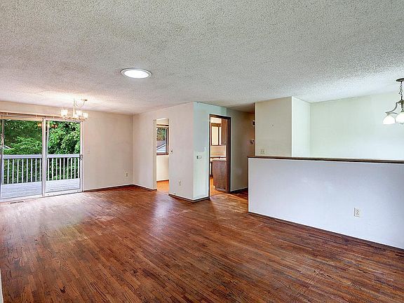 5th image of 10636 NE 46th St