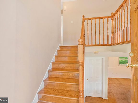 3rd image of 1592 Dulaney Ln