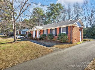 1426 Woodhill Ln, Charlotte, NC 28205