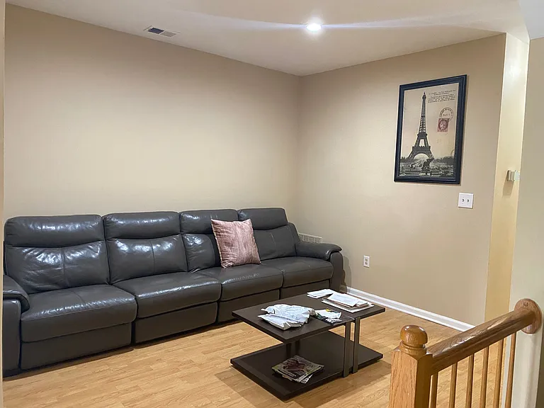 20 Ashby Lane3 Master Front — Photo 3
