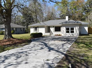 1352 S Sherwood Dr, Charleston, SC 29407