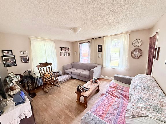 2nd image of 1075 Cook St