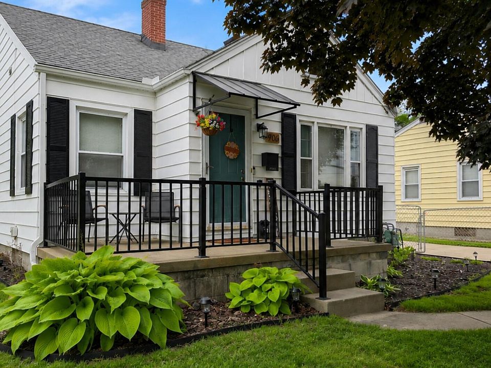 1st image of 906 7th St
