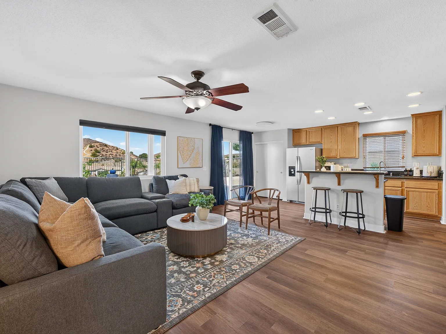 5 bed, 2233 sqft, $6,950 — Photo 4