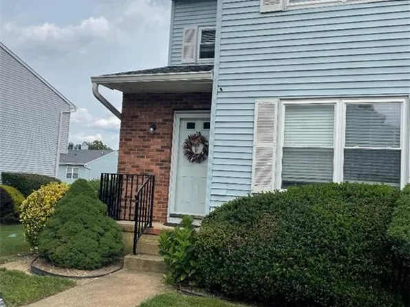 16 Dogwood Ct #130, Monroe Township, NJ 08831