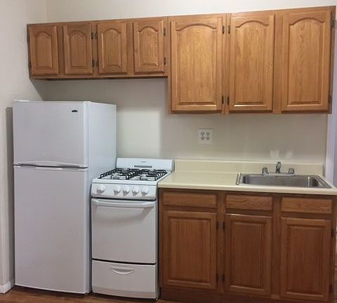 4th image of 165 W 4th St APT 7
