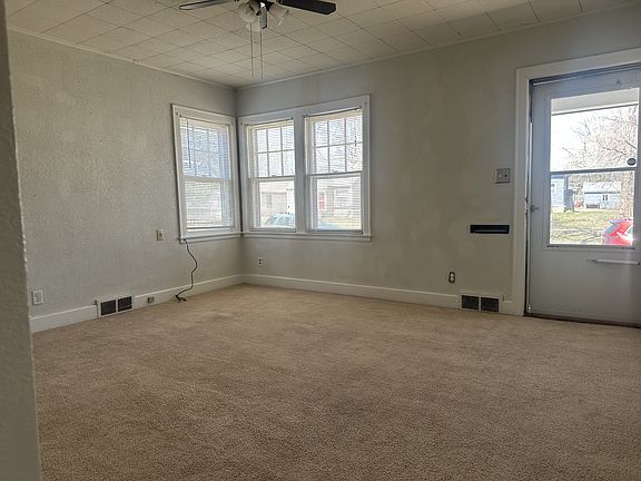 4th image of 225 W 1st St