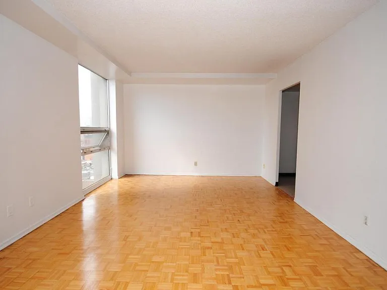 115 Main St E — Photo 8
