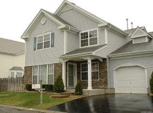 8 Lori Ln, Middle Island, NY 11953