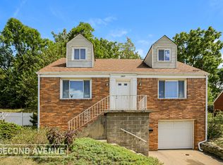 1031 Greenlawn Dr, Pittsburgh, PA 15220