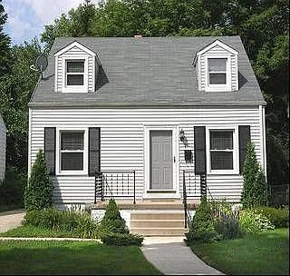 581 Saint Louis St photo 1