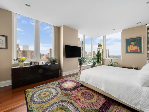 300 East 77th Street image 12 of 15