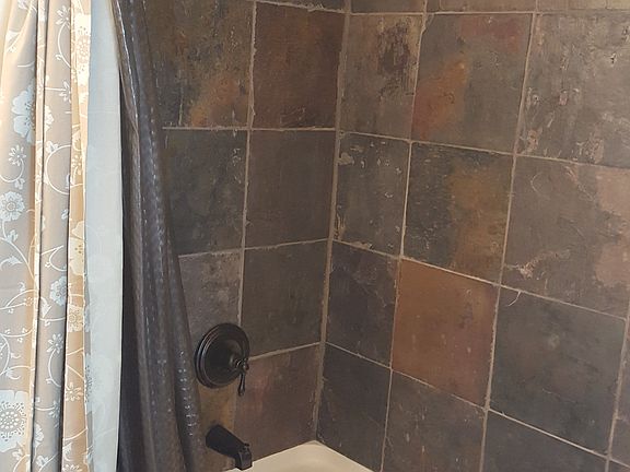 2nd floor tub/shower