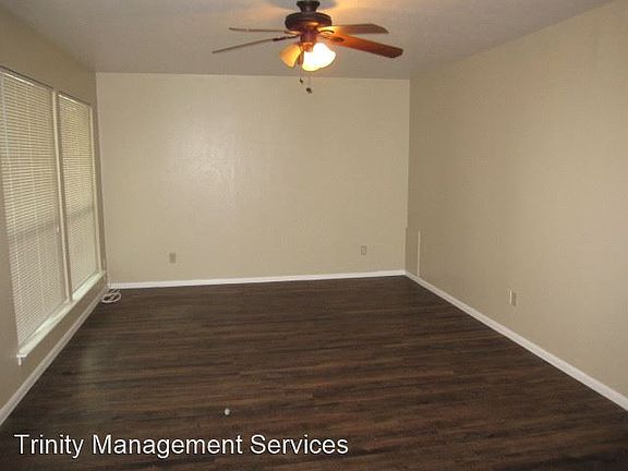 3rd image of 202 E Oak St APT 9