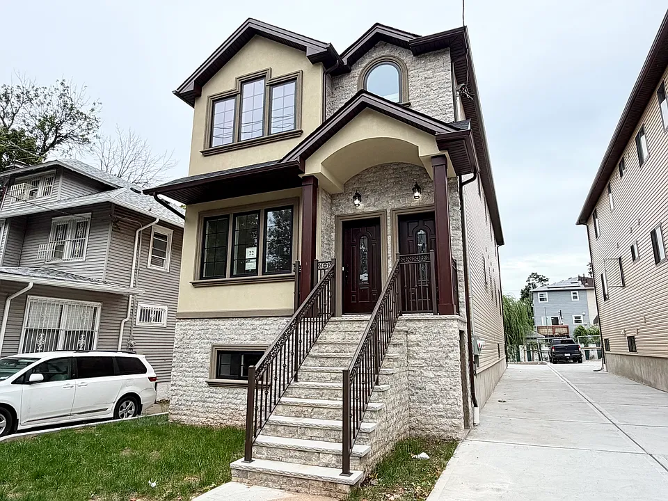 22 Hope Ave #2