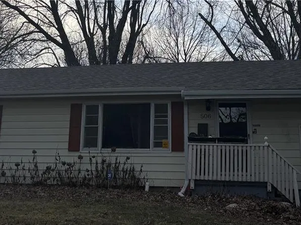 506 N Walnut St, Paola, KS 66071