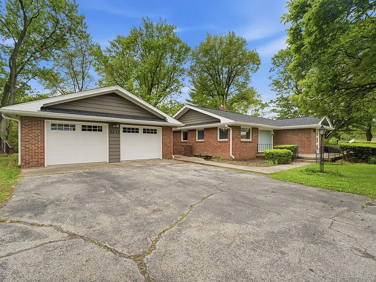 3233 Brady Ln — Photo 18